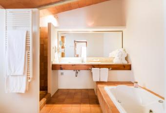 Casa Rural Son Bernadinet allows 18 year olds to book a room