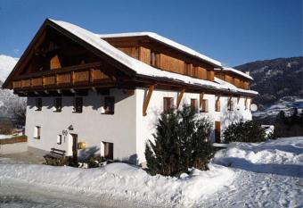 Ferienhof Haderlehn allows 18 year olds to book a room