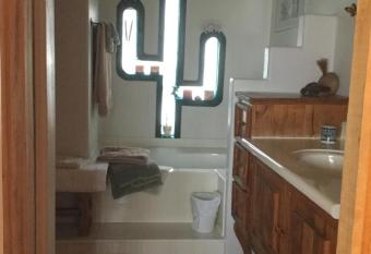 Spur Cross Inn has rooms with a private hot tub