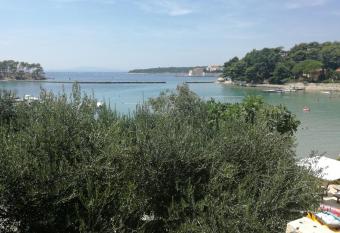 Pende allows 18 year olds to book a room