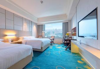 Renaissance Suzhou Hotel has rooms with a private hot tub