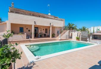 Can Trobat has Balcony rooms