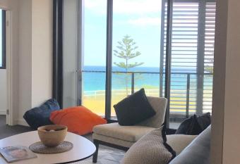 Newcastle Beach Escape has Balcony rooms