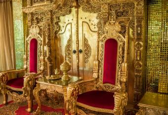 Nakaraj Princess Chiang Rai - Walking Street allows 18 year olds to book a room