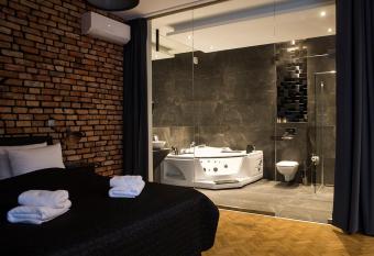 Leo Apartments Old Town has Balcony rooms