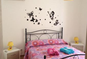 Casa vacanza Nonna Sarina has Balcony rooms