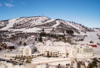 Dr. Holms Hotel allows 18 year olds to book a room