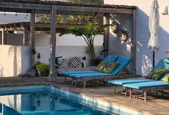 One Thousand Waves has Balcony rooms