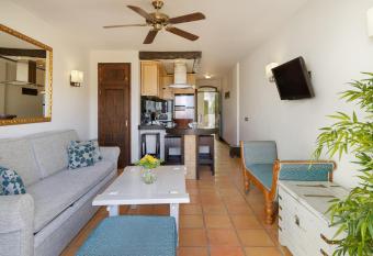 Regency Country Club, Apartments Suites allows 18 year olds to book a room