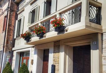 Villa Cavour has Balcony rooms