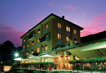 Hotel Ristorante Costa has Balcony rooms