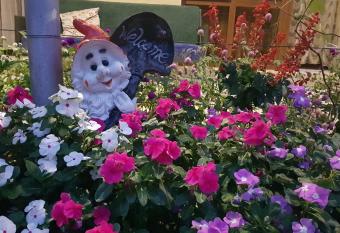 Sysanns Guest House has Balcony rooms