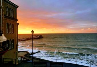 The Red Lion Hotel has Balcony rooms