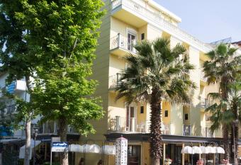 Hotel La Nidiola has Balcony rooms