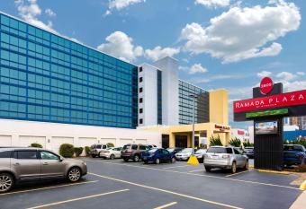 Ramada Plaza by Wyndham Virginia Beach Oceanfront has Balcony rooms
