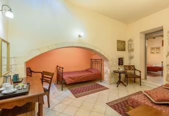 Belmondo Hotel has Balcony rooms