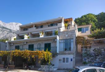 VILLA MILENKA - Apartmani Gorana has Balcony rooms