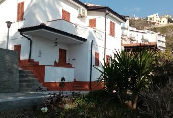 La Casetta has Balcony rooms