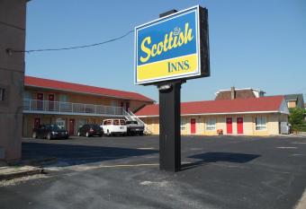 Scottish Inn Near the Falls and Casino has Balcony rooms