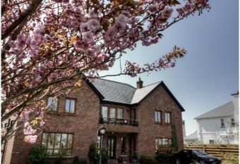 Oranhill Lodge Guesthouse allows 18 year olds to book a room