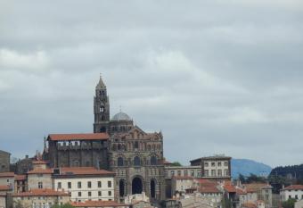 L Espaviot aux portes du Puy en Velay has Balcony rooms