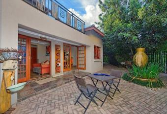 Amakoekoe Guest Lodge & Conference Venue has Balcony rooms