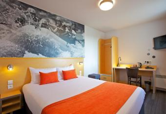 Aka Lodge Lyon Est allows 18 year olds to book a room