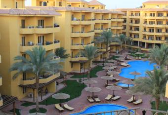 Pool View Apartment at British Resort - Unit 02 allows 18 year olds to book a room