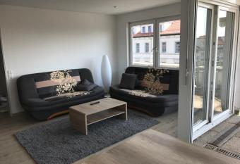 Exklusive Wohnung mit Dachterrasse in Schleu  ig has Balcony rooms