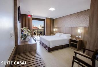 Foz Presidente Comfort Hotel has rooms with a private hot tub