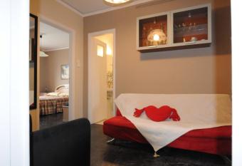 Kinetta Apartments has Balcony rooms