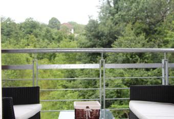 Perla Lux has Balcony rooms