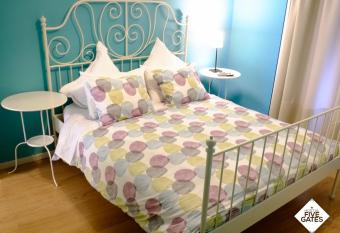 Hostal Five Gates allows 18 year olds to book a room