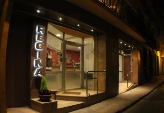 Hostal Regina has Balcony rooms