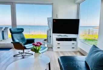 WeitBlick has rooms with a private hot tub