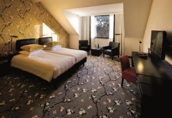 Van der Valk hotel Harderwijk allows 18 year olds to book a room