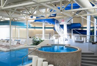 Sheraton Cavalier Saskatoon Hotel allows 18 year olds to book a room