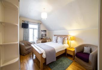 OYO Lina Guest House allows 18 year olds to book a room