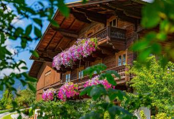 Grubhof Weissenbacher has Balcony rooms