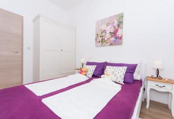 Lavanda has Balcony rooms