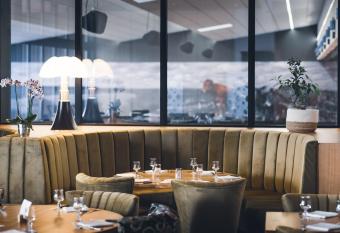 H  tel Bastide has rooms with a private hot tub