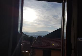 Casa  has Smoking/Balcony rooms