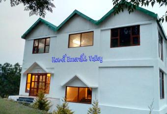 Hotel Emerald Valley has Balcony rooms