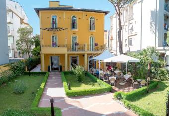 Hotel Alibi allows 18 year olds to book a room