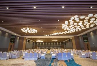 Ramada Encore Jintang has Smoking rooms