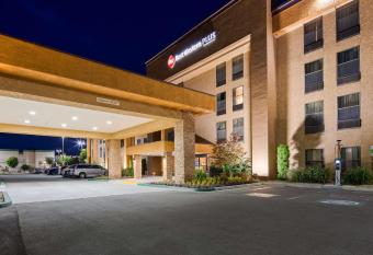 Best Western Plus Fresno Airport Hotel allows 18 year olds to book a room