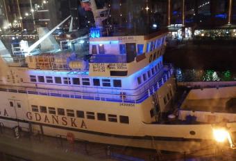 Apartamenty nad Mot  aw   I has rooms with a private hot tub