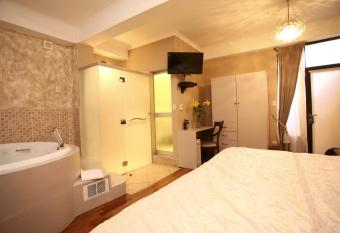 Andean Wings Boutique Hotel allows 18 year olds to book a room