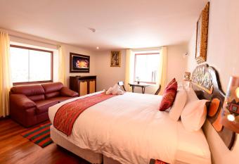 Hotel Boutique Gold Garden allows 18 year olds to book a room