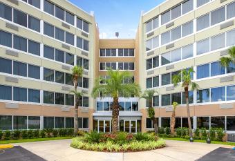 Holiday Inn Panama City By IHG allows 18 year olds to book a room